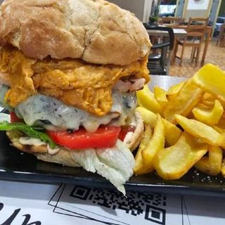 Hamburguesa con Papas Fritas