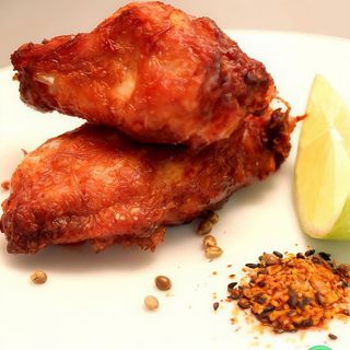 145. Karaage Alitas De Pollo (2 Pzs.)