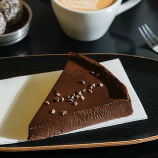 Dark chocolate & tonka tart
