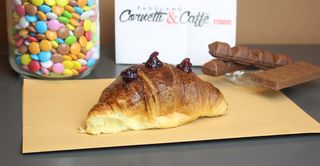 Cornetto marmellata ai frutti di bosco