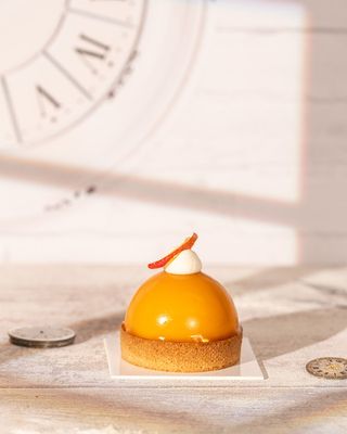 Tarta De Mango, Fruta De La Pasión Y Lima Individual