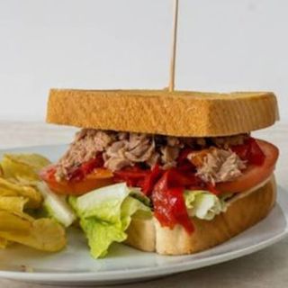 Bocadillo de Atún con Pimientos