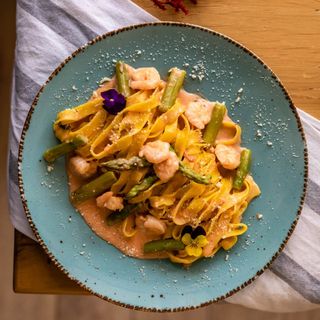 Tagliatelle  sparanghel e gambereti