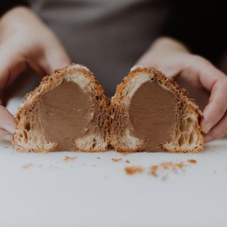 Cruffin relleno chocolate