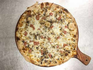 Pizza funghi e salsiccia