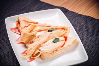 Clatite cu crema de vanilie