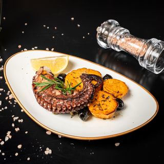 Polpo with Pesto Genovese cherry tomato and capers  350g