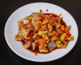 Pollo Frito Con Salsa de Ajo