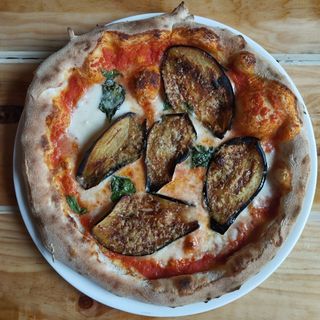 Pizza Parmesana (28 Cm. A 30 Cm. Aprox.)