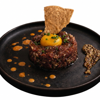 Steak tartar de vaca madurada y yema de corral