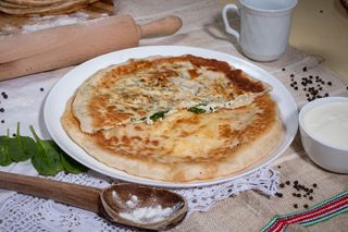 Plăcintă cu brânză de burduf și spanac