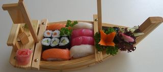 Plato Combinado 15 (S.de Salmón, Atún y Doradas, Maki  Salmón y Pepino