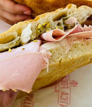 N.7 Mortadella, stracciatella e crema di pistacchio