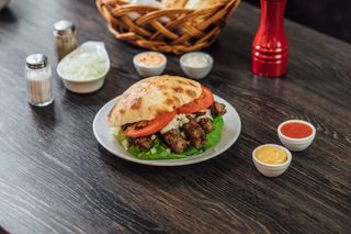 Pazarski ćevap na kajmaku 5 komada