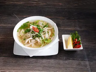 Zupa Pho z wołowiną