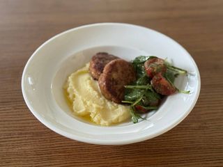 Курячі польпете, томатна сальса, картопляне пюре