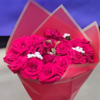 باقة ورد حمراء 