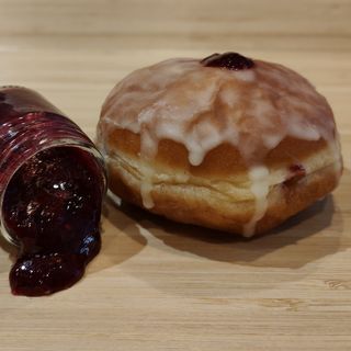 Bomba Polaca con mermelada casera (frutos rojos)