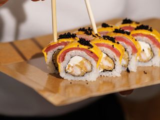 Чіз рол з тунцем і креветкою темпура (310г)