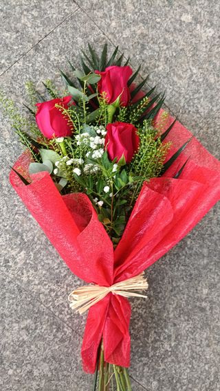 3 Rosas rojas Arregladas
