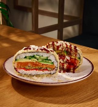 SUSHI BURGER Z ŁOSOSIEM