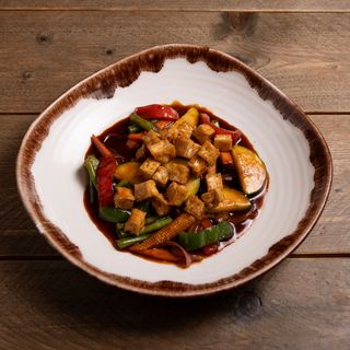 Salteado  Kapraw Tofu De Verduras