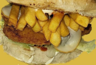 Panino con cotoletta provola patate 