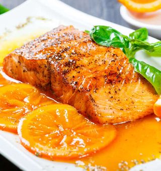 Salmone marinato con scorze di arance