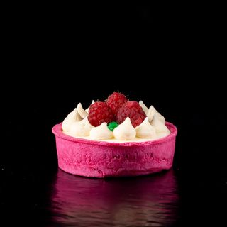 Тарталета с мус от бял шоколад и малина