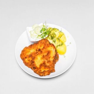 Kotlet schabowy/ziemniaki/surówka 450g