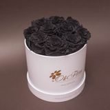 9 trandafiri criogenați negri în cutie de lux mica alba