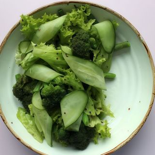 Зелений салат з кіноа (240г)