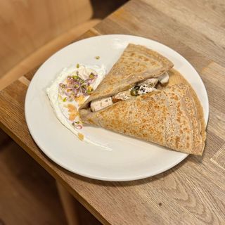 Naleśnik kurczak fistaszkowy