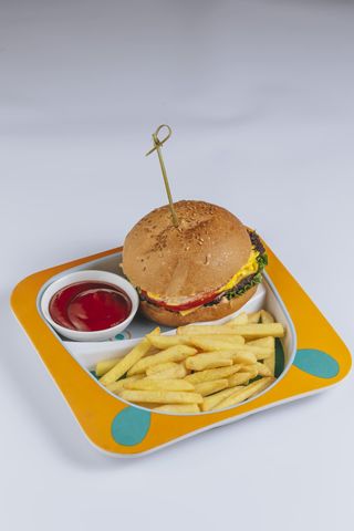 Бургер с говяжьей котлетой