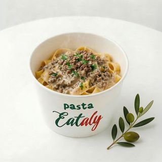 პასტა საქონლის ხორცით და ნაღების სოუსით