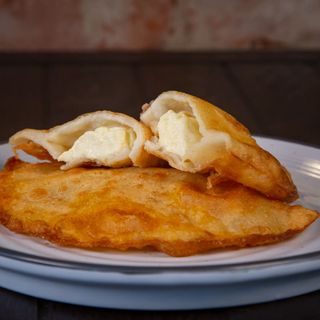 CAYETANA: QUESO GUAYANES + JAMON SERRANO