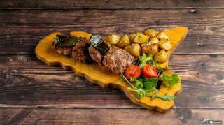 Polpette di scottona in foglia di limone + patate al forno