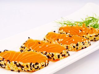Salmon tataki
