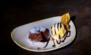 Lava cake si inghetata de vanilie