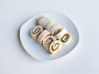 Rotolino De Jamón Serrano y Lechuga