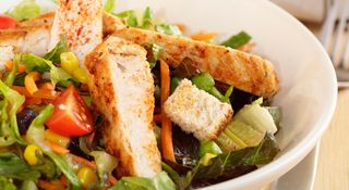 Tacchino arrosto, insalata, pomodorini