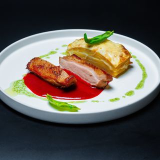 Утиное филе ягодный соус картофельный грате