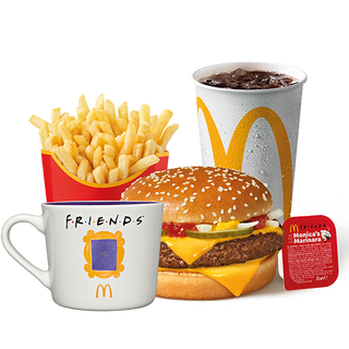 Ten, w którym jest McRoyal® i kubek