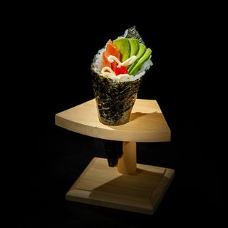 Temaki De Salmón Y Aguacate (Ud.)