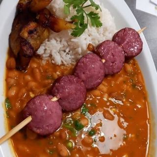 Arroz Con Menestra Y Chuzo