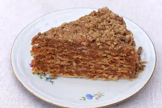 Tort de vafe cu lapte condensat fiert și nuci
