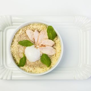 Каша житня з куркою, пармезаном та яйцем пашот  