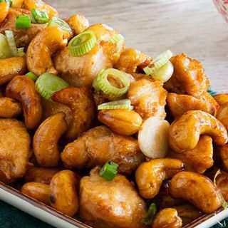 Pollo con anacardi e bambù