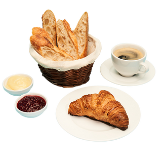 Śniadanie Charlotte z kawą