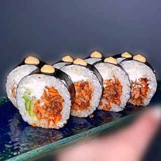 Рол зі смаженим лососем